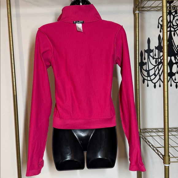 Top - Picture 6 of 10